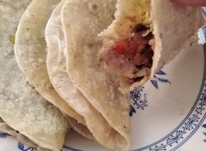 Una foto de Quesadillas sencillas de cuitlacoche y espinacas