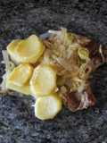 Chuletas de cerdo con salsa de puerros y cebolla