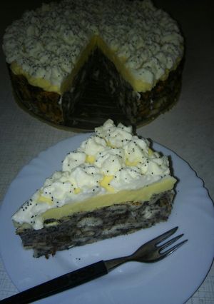 Mákosgubatorta madártej krémmel recept fotója
