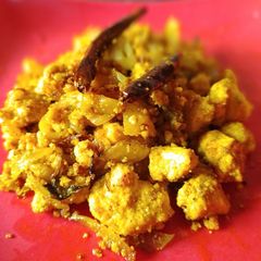 A picture of Macher Dim Bhaja.