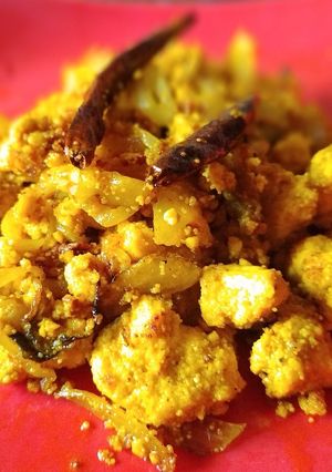 A picture of Macher Dim Bhaja.