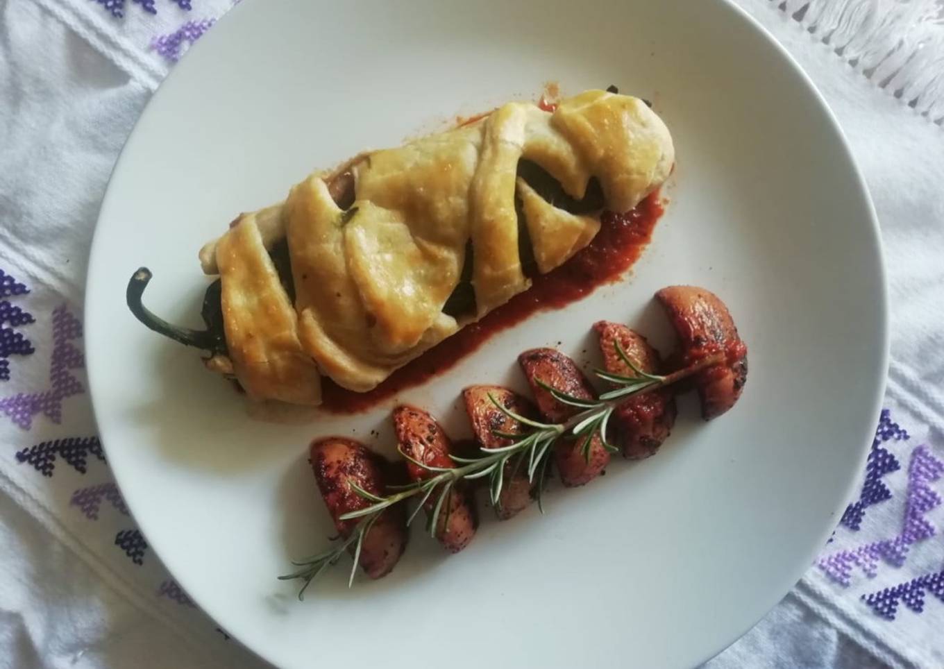 Rollo de chile poblano hojaldrado