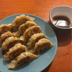 A picture of Pan-Fried Gyozas (餃子).
