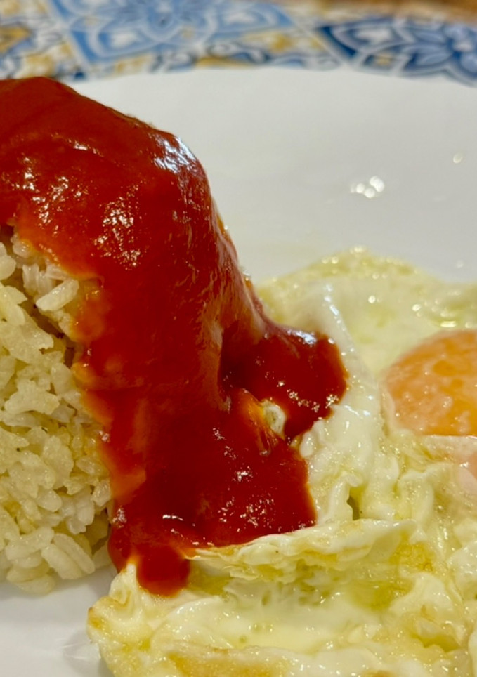 Una foto de Arroz a la cubana de mi suegra
