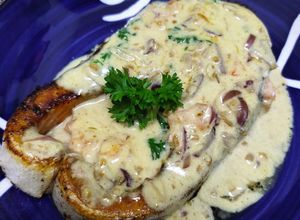 Gambar Salmon grilled with creamy sauce