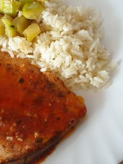 Una foto de Pez espada en salsa marinera