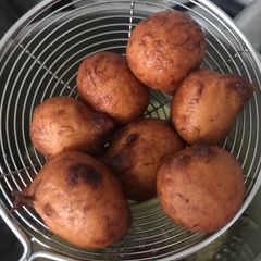 A picture of Fried Banana Balls / Jemput-jemput Pisang.