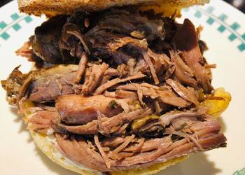 How to Cook Tasty Crockpot Shredded Beef Dipped Sandwiches 