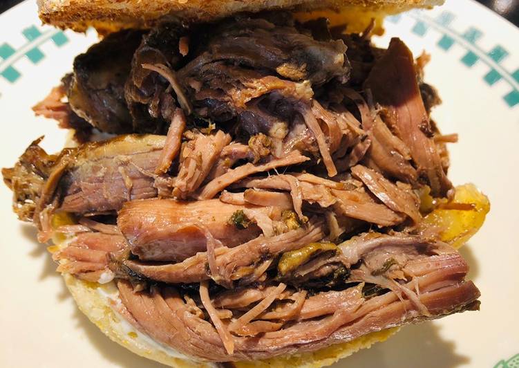 Simple Way to Prepare Homemade Crockpot Shredded Beef Dipped Sandwiches 🥪