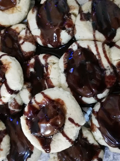 Una foto de Galletita estilo pepas de dulce de leche 😋😋😋