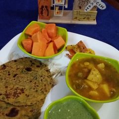 A picture of Makki Methi paratha.