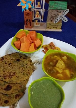 A picture of Makki Methi paratha.