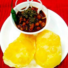 A picture of Choley Bhature.