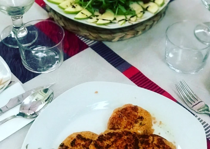 Cómo Preparar  Hamburguesas de zanahoria y atún con ensalada de rucula y manzana verde 🍏