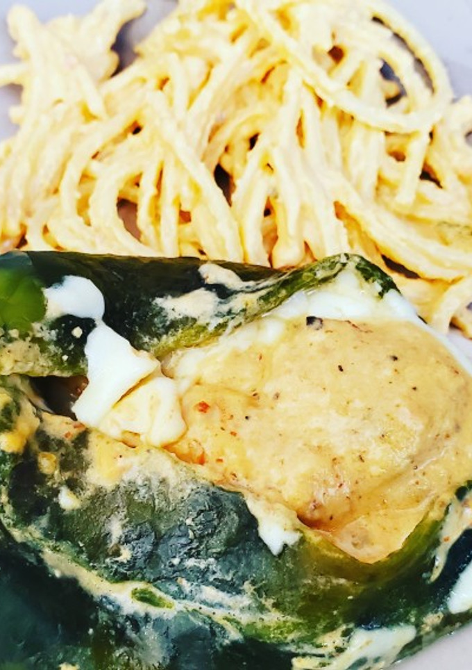Una foto de Chiles rellenos de camarón