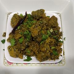 A picture of Palak methi muthiya.