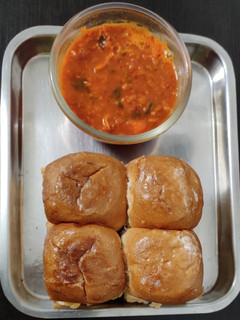 பாவ் பாஜி (pav Bhaji) (Pav bhaji recipe in tamil) செய்முறை முக்கிய புகைப்படம்