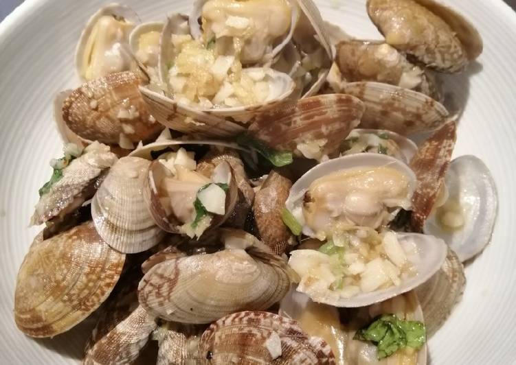 Steps to Prepare Speedy Clam in Garlic and Ginger