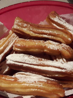 Una foto de Churros de dulce de leche caseros🍩