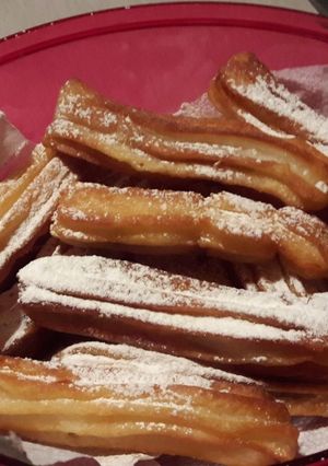 Una foto de Churros de dulce de leche caseros🍩