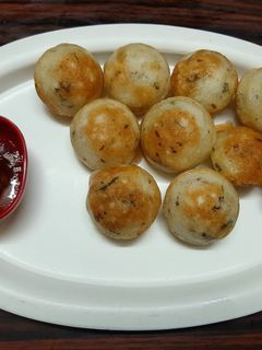 वरीचे आप्पे (variche appe recipe in marathi) रेसिपी चे मुख्य फोटो