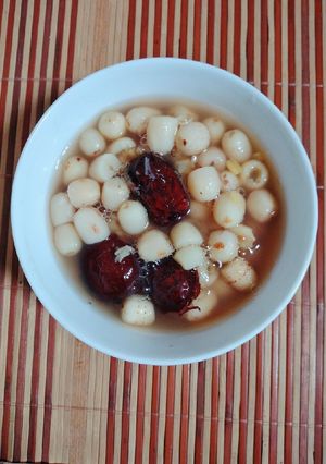 Hình của món Chè hạt sen táo đỏ đường phèn.
