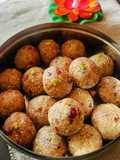Gond laddu (poppy seeds)