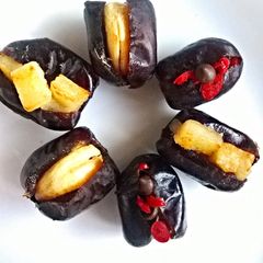 A picture of Stuffed Dates.