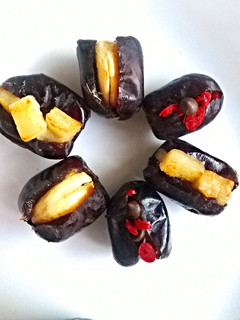 A picture of Stuffed Dates.