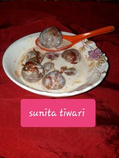 आलू और सिघाडे के आटे का वडा (aloo aur singhare ke atte ka vada recipe in Hindi) रेसिपी मुख्य फोटो