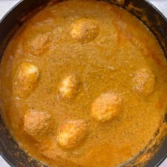 A picture of Egg curry.