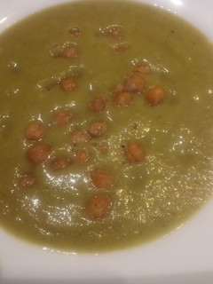 Una foto de Crema de brócoli con garbanzos especiados