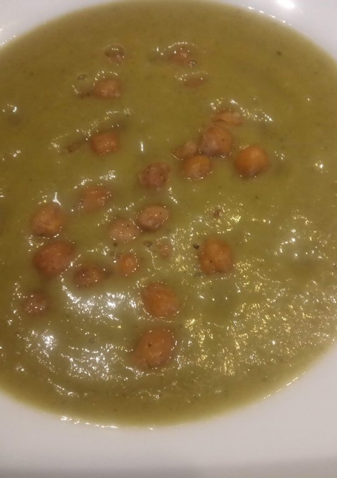 Una foto de Crema de brócoli con garbanzos especiados