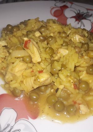 Una foto de Arroz con Pollo al Azafrán