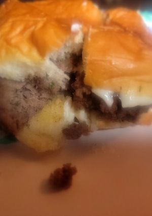 A picture of Monroan Ranch Burger w/Swiss on Kings Hawaiian Bun.