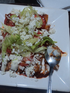 Una foto de Enchiladas con salsa de manzana y rellenas de puré de papa con manzana las Correa