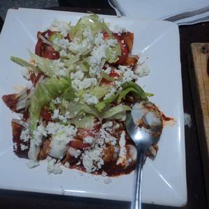 Enchiladas con salsa de manzana y  rellenas de puré de papa con manzana las Correa