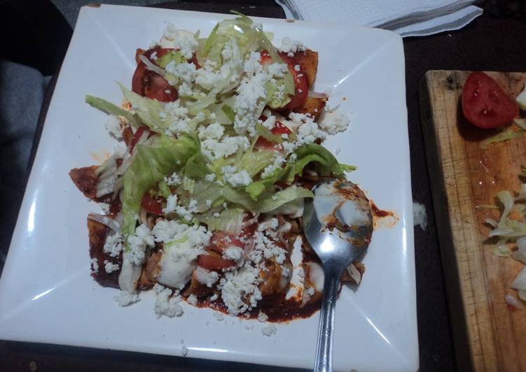 Enchiladas con salsa de manzana y  rellenas de puré de papa con manzana las Correa