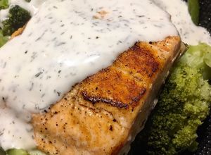 Une photo de Pavé de saumon sauce crème citron aneth et brocolis
