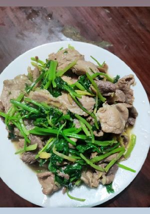 Hình của món Thịt lợn giả trâu xào cần tây.