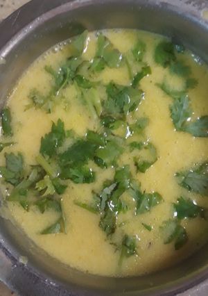 સેવ ની કઢી (sev ni kadhi recipe in Gujarati) રેસીપી મુખ્ય ફોટો