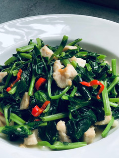 蒜辣菠菜炒雞胸肉 的食譜成品照片
