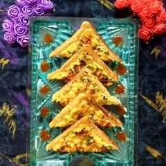 A picture of Golden triangles.