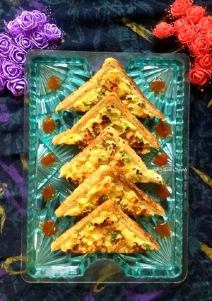 A picture of Golden triangles.