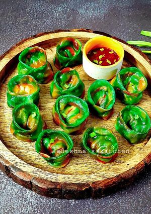A picture of Tri-colour Chicken Walnut Momos.