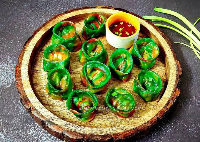 Tri-colour Chicken Walnut Momos