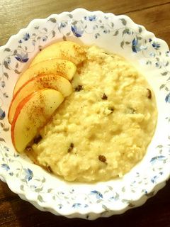 عکسی از دستور اوتمیل سیب و دارچین (Oatmeal Porridge)