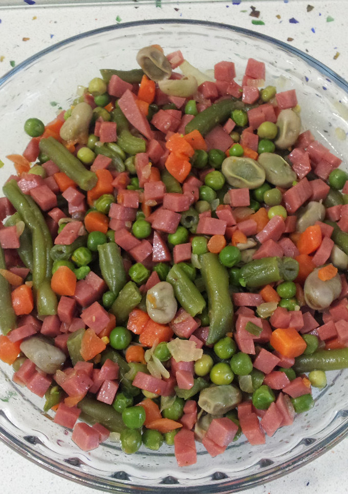 Una foto de Verduras con jamón cocido