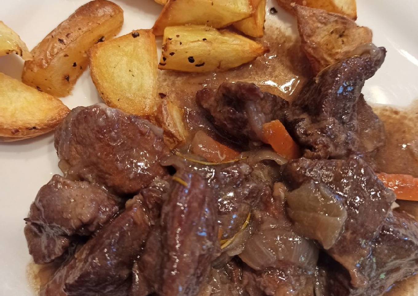 Guiso de buey al vino tinto