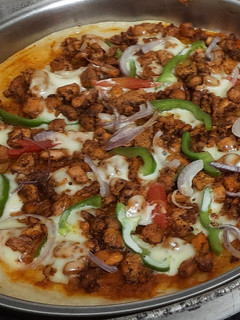 சீஸி சிக்கன் பீசா🧀🍕 செய்முறை முக்கிய புகைப்படம்